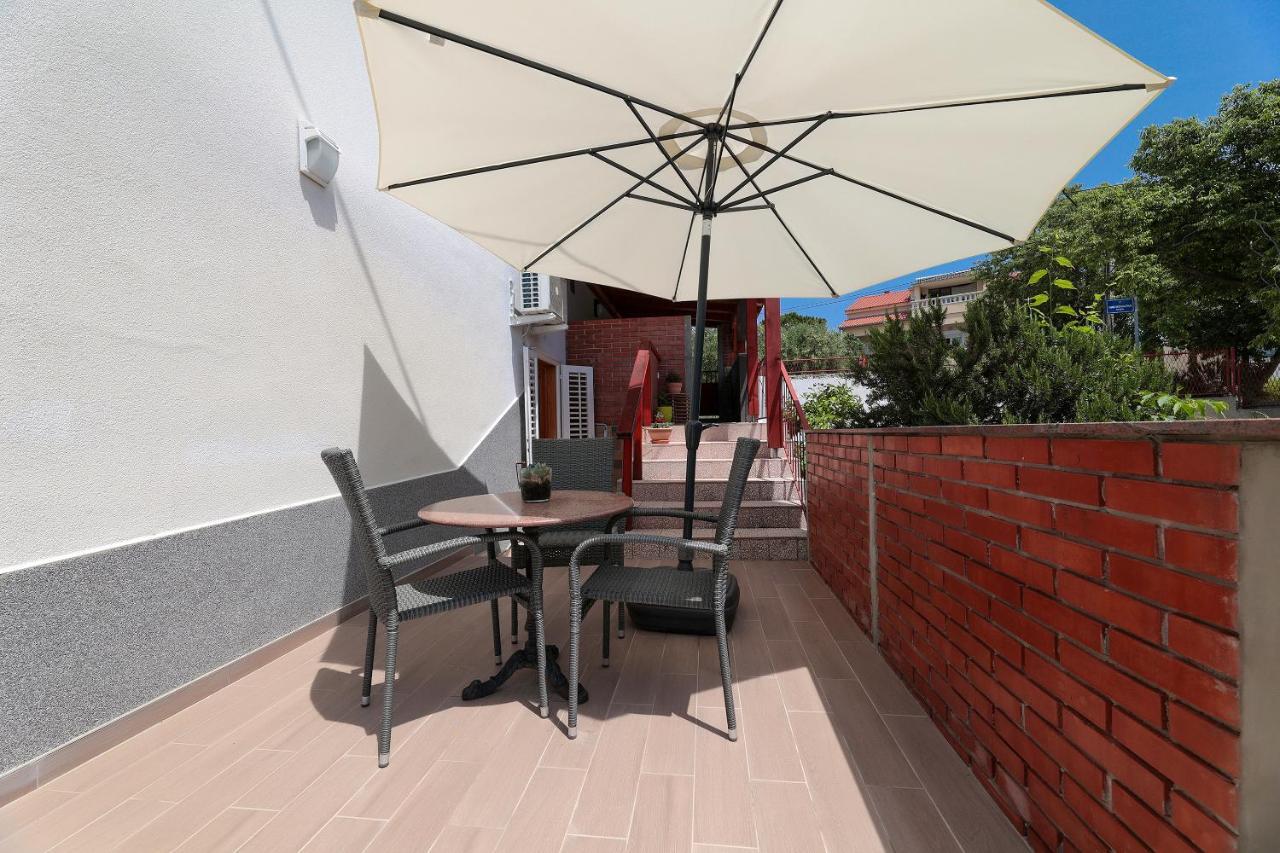 Apartments Smoky M Novalja Exterior photo